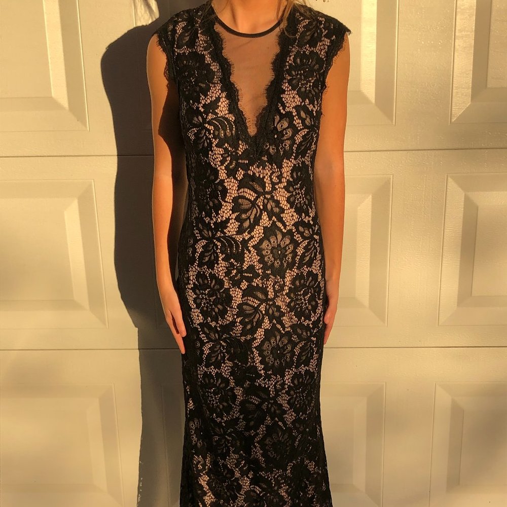 Betsy & Adam lace gown size 0